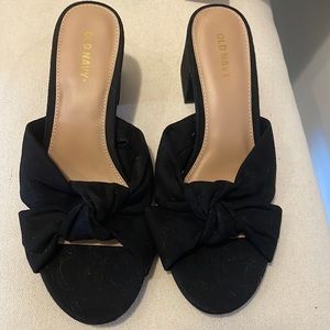 NWOT Old navy heeled slides